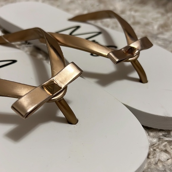 *Never Worn* Bridal flip flop sandals - ‘Mrs’ - White, Size 9 - Picture 6 of 6